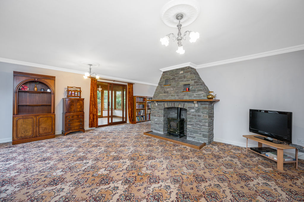 Sitting / DIning Room- click for photo gallery